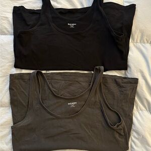 Old Navy Women's Black and Dark Gray Tank Tops